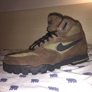 Rare Caldera Nike hiking boots
